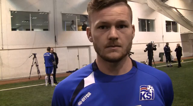 Aron: Vanir því að það sé pressa á okkur