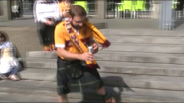 Stuðningsmenn Motherwell hressir á Ingólfstorgi